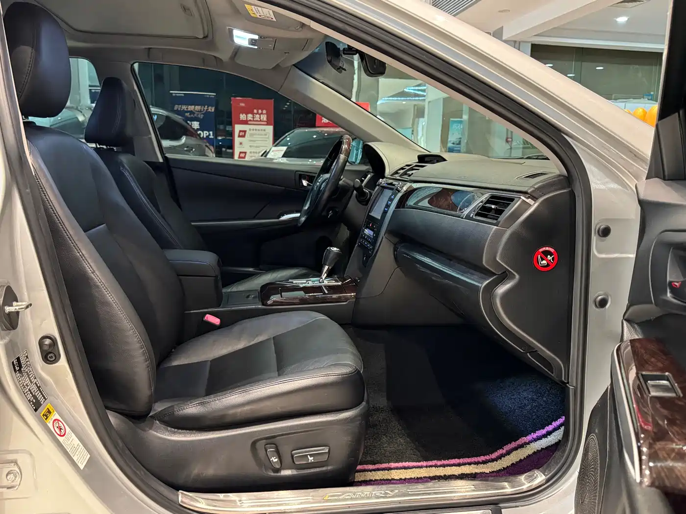 Toyota Camry 2015 2.5G Luxury Navigation Edition фото 20