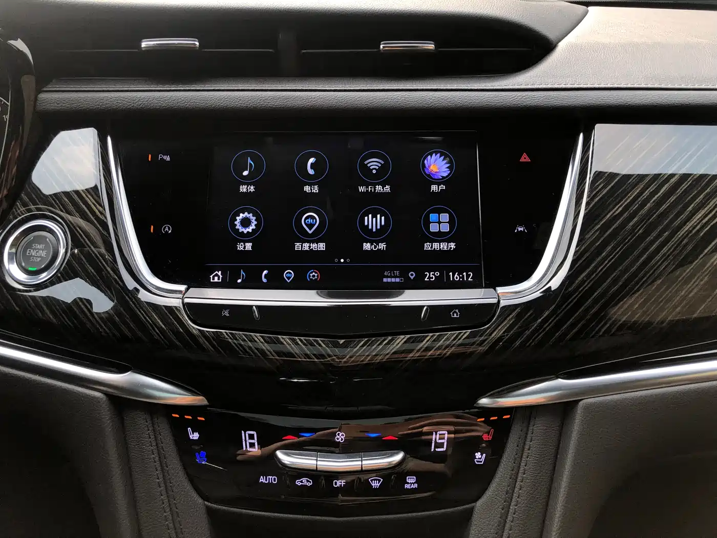 CADILLAC XT6