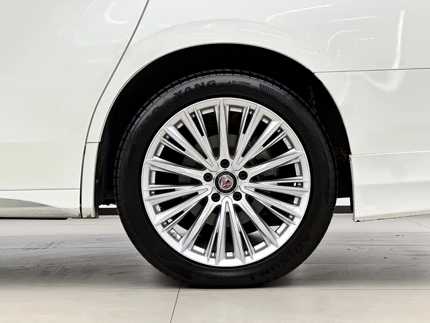 Toyota Vellfire 2019 Hybrid 2.5L HV Premium Edition фото 16