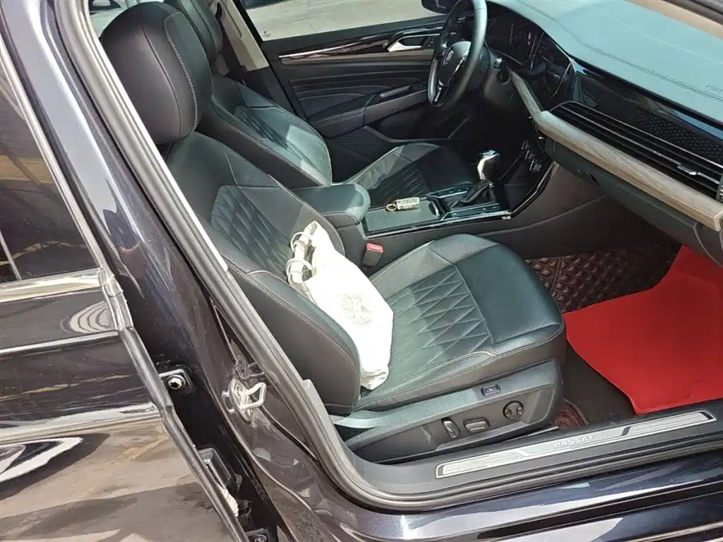 Volkswagen Passat 2019 330TSI Premium Edition China V фото 25