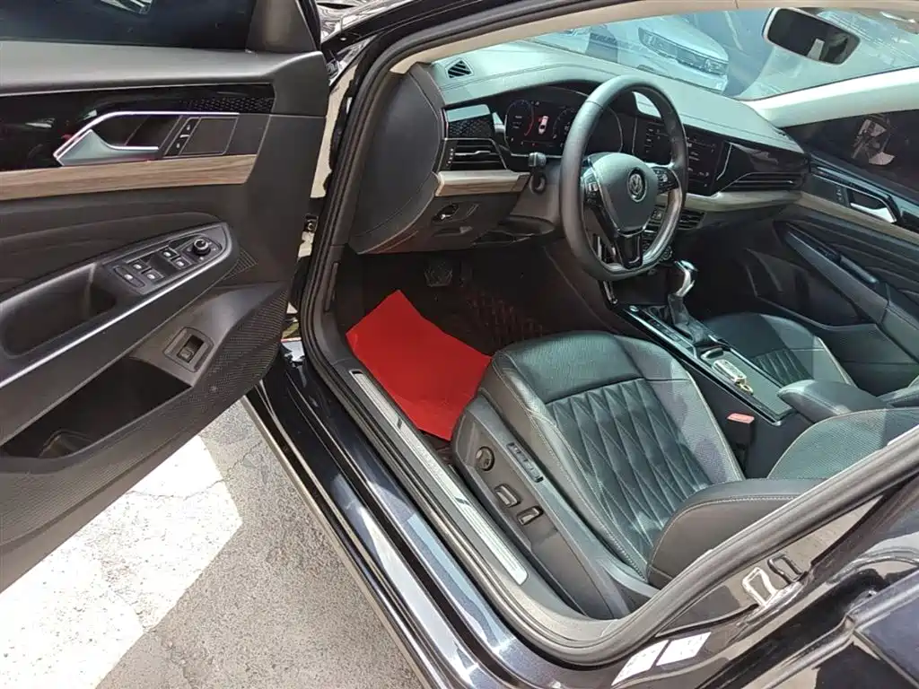 Volkswagen Passat 2019 330TSI Premium Edition China V фото 16