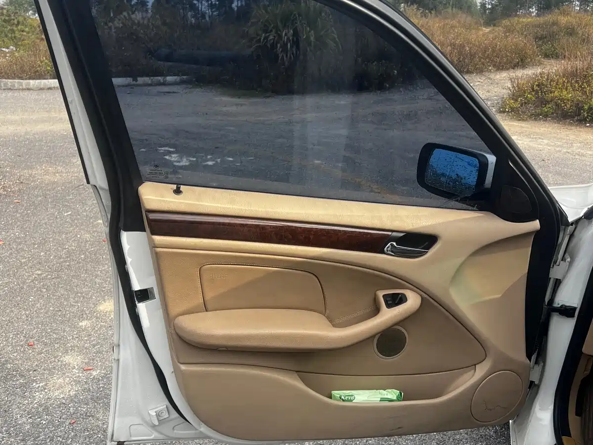 BMW 3 Series 2005 320i Leading фото 17