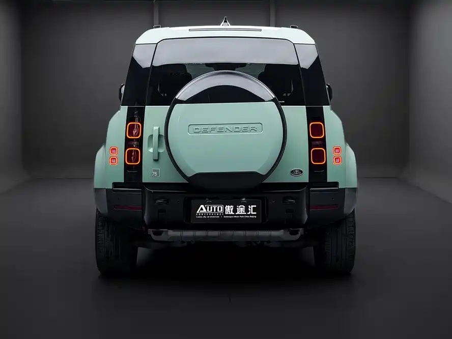 Land Rover Defender 2023 110 3.0T P400 75th Anniversary Legend Edition фото 4