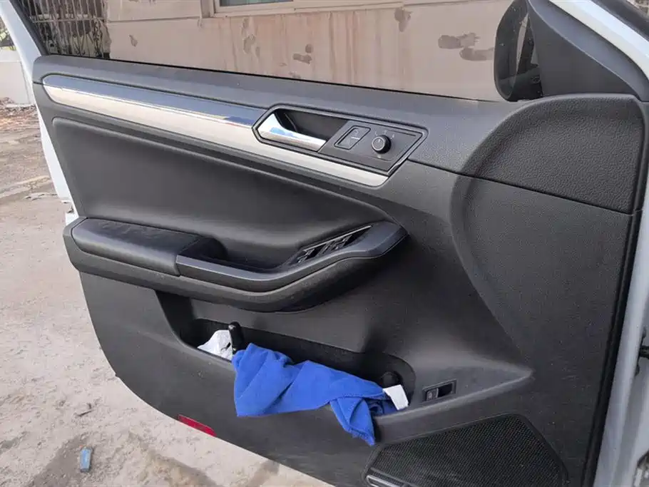 Volkswagen Sagitar 2018 1.6L Automatic Comfort фото 7
