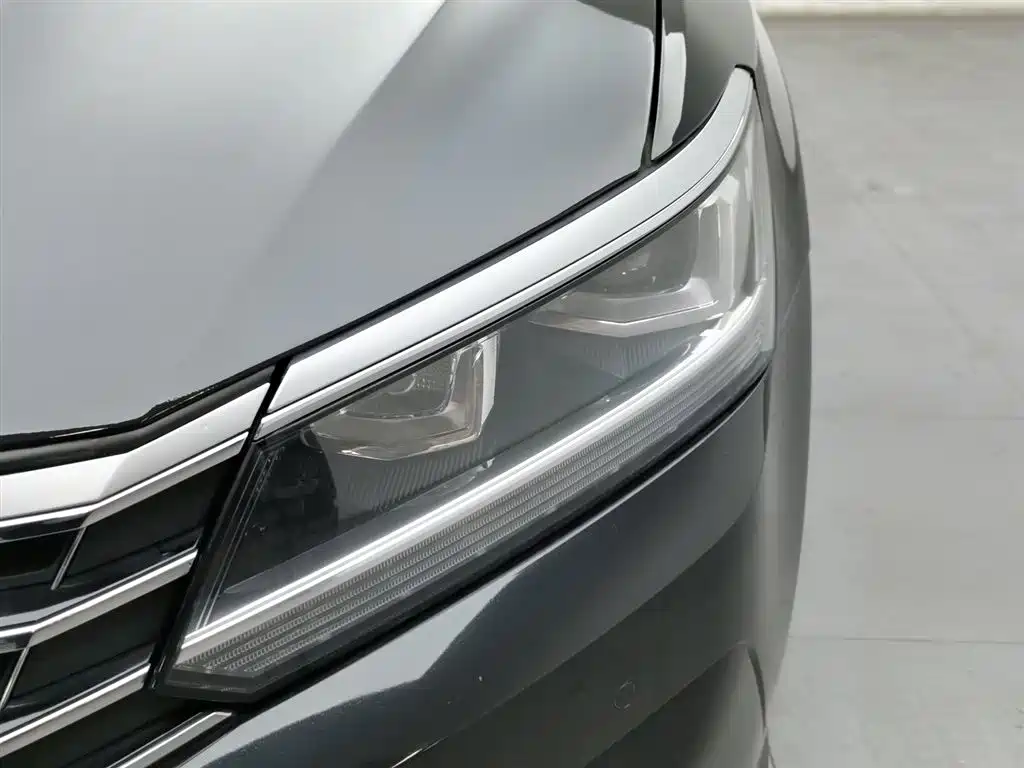 Volkswagen Passat 2017 280TSI DSG Prestige фото 7