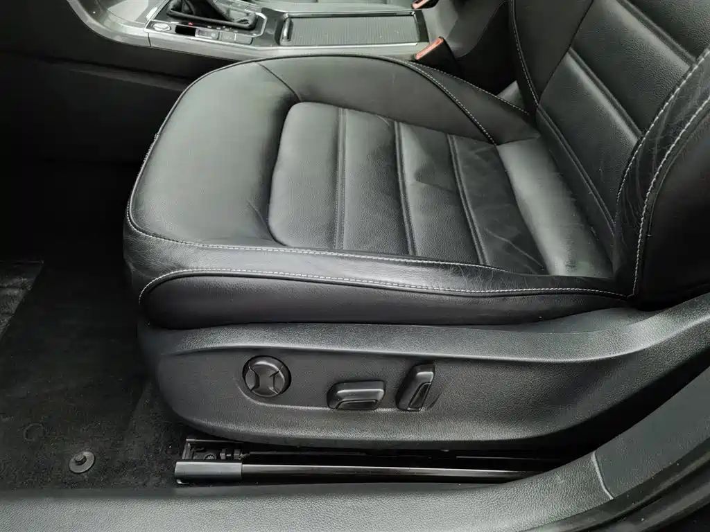 Volkswagen Passat 2017 280TSI DSG Prestige фото 20