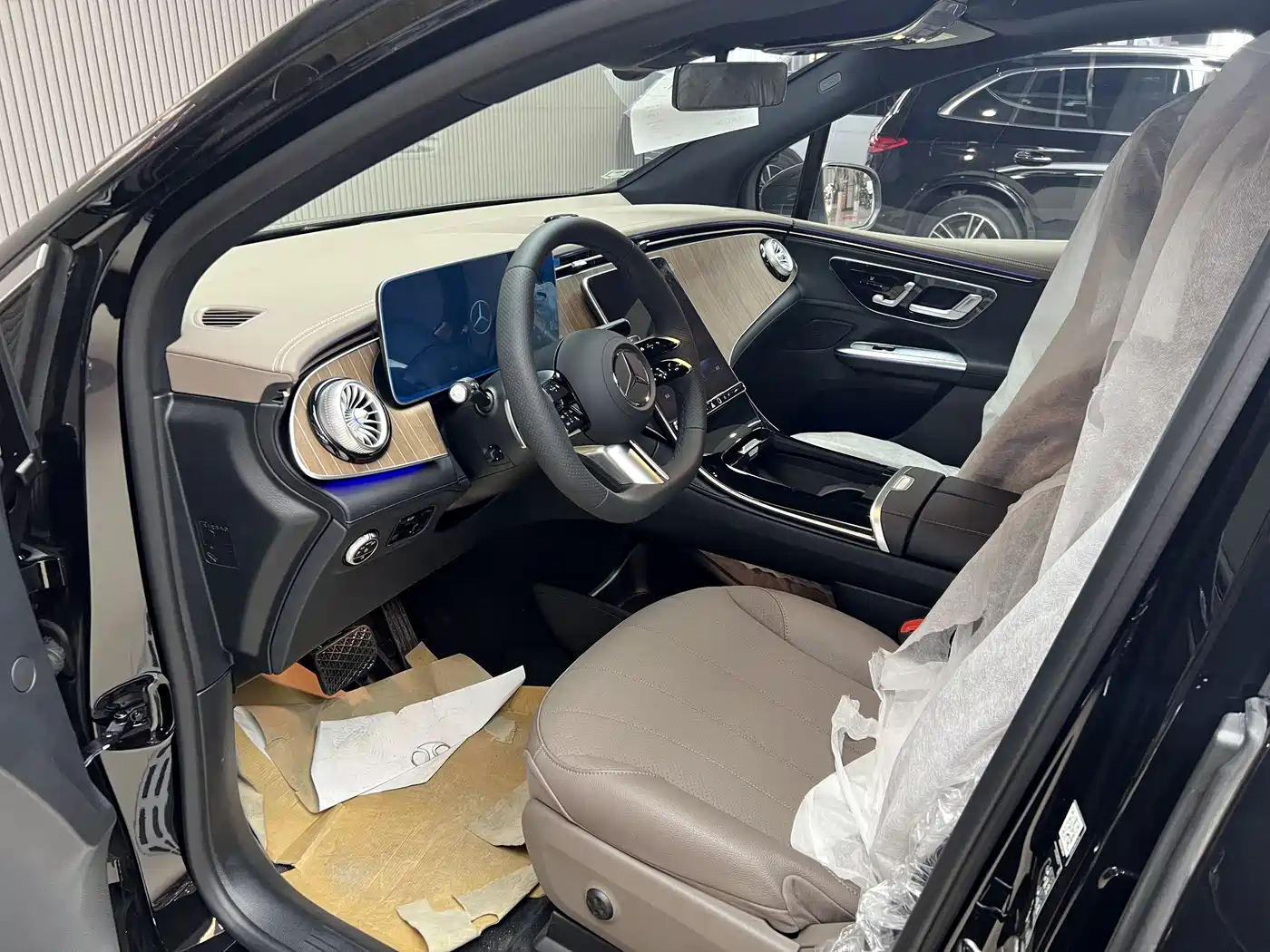 MERCEDES-BENZ EQE SUV