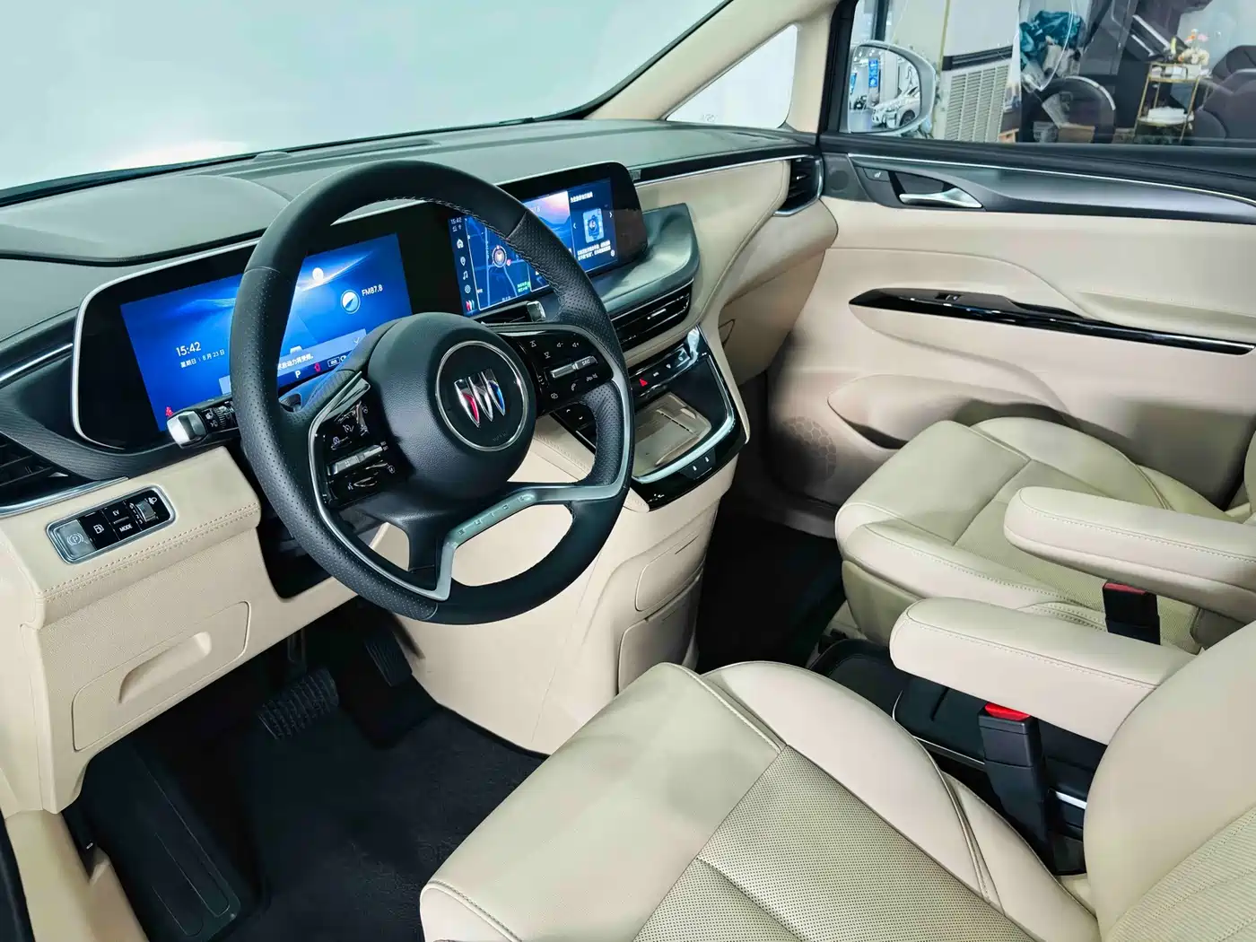 Buick GL8 New Energy 2025 2025 Land Honor Premium Edition 7-Seater