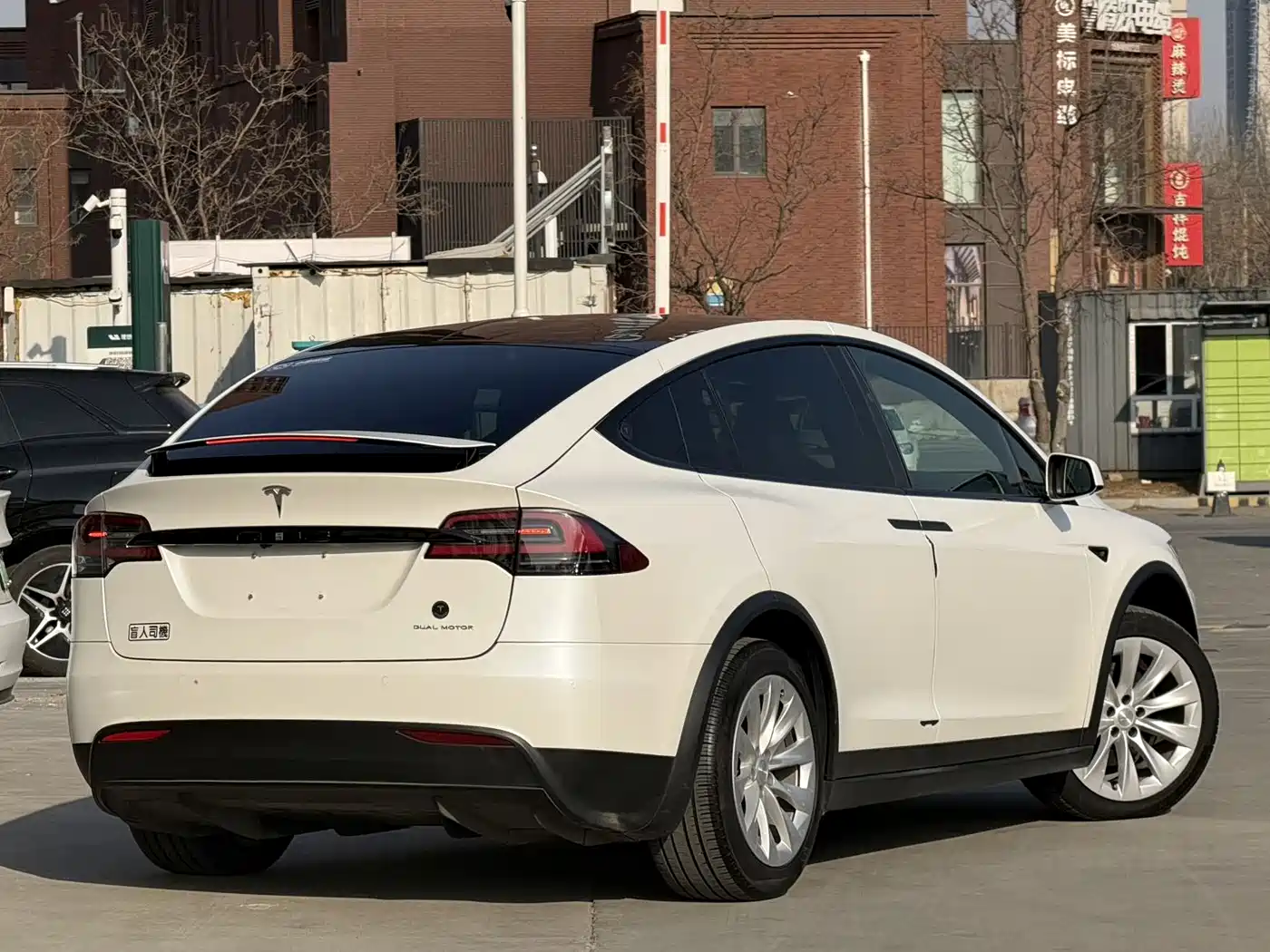 TESLA MODEL X