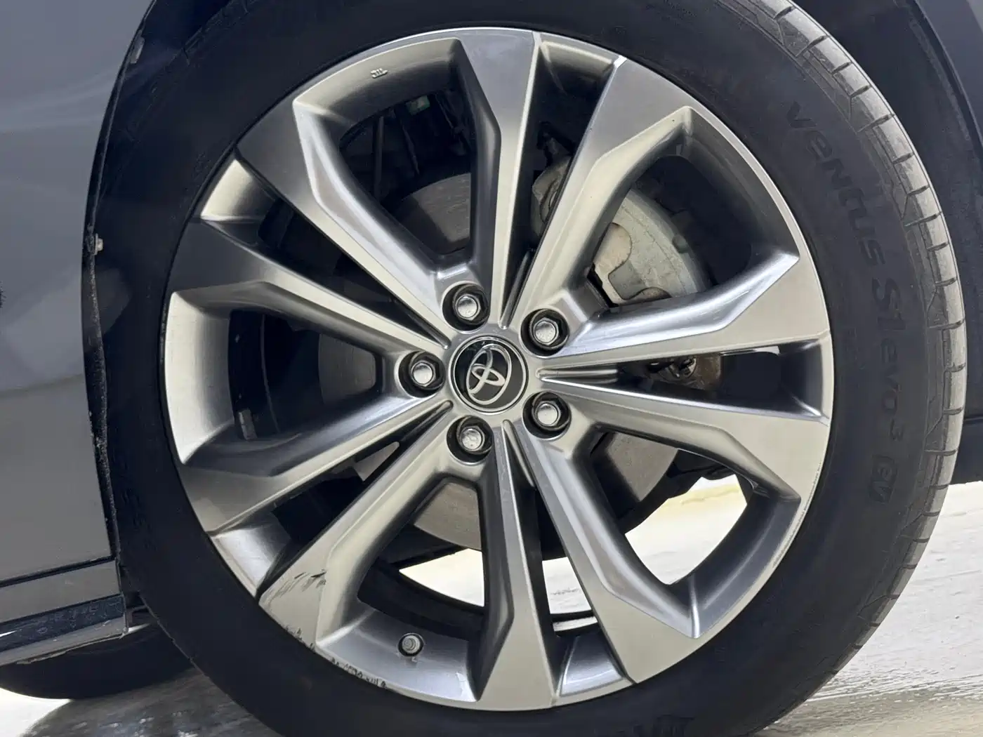 Toyota Sienna 2023 2.5L Hybrid Platinum Edition фото 21