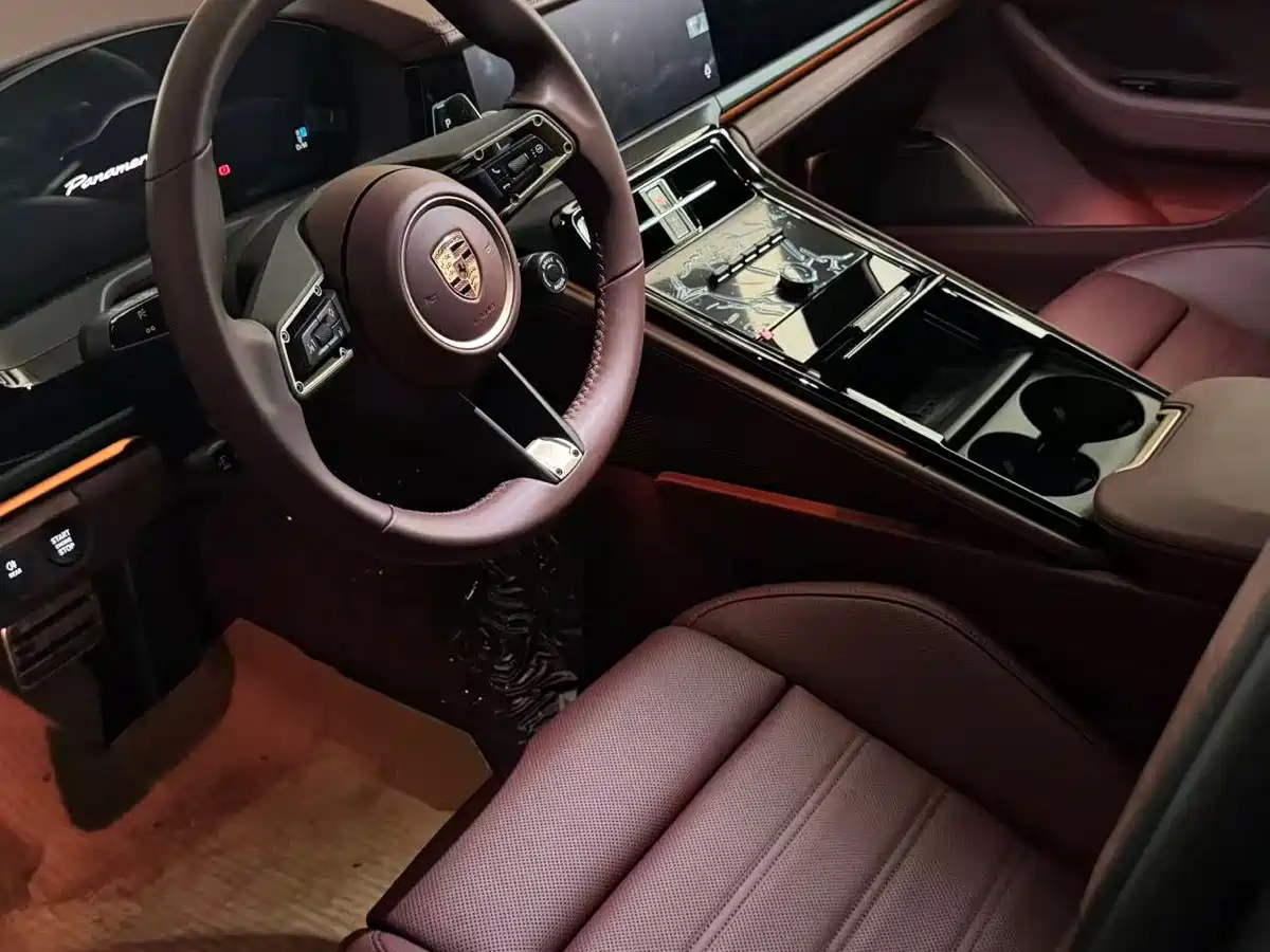 Photo 3 - Porsche Panamera