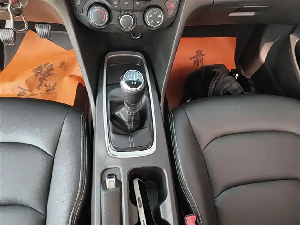 Chevrolet Cavalier 2016 1.5L Manual Enjoyment Edition фото 14
