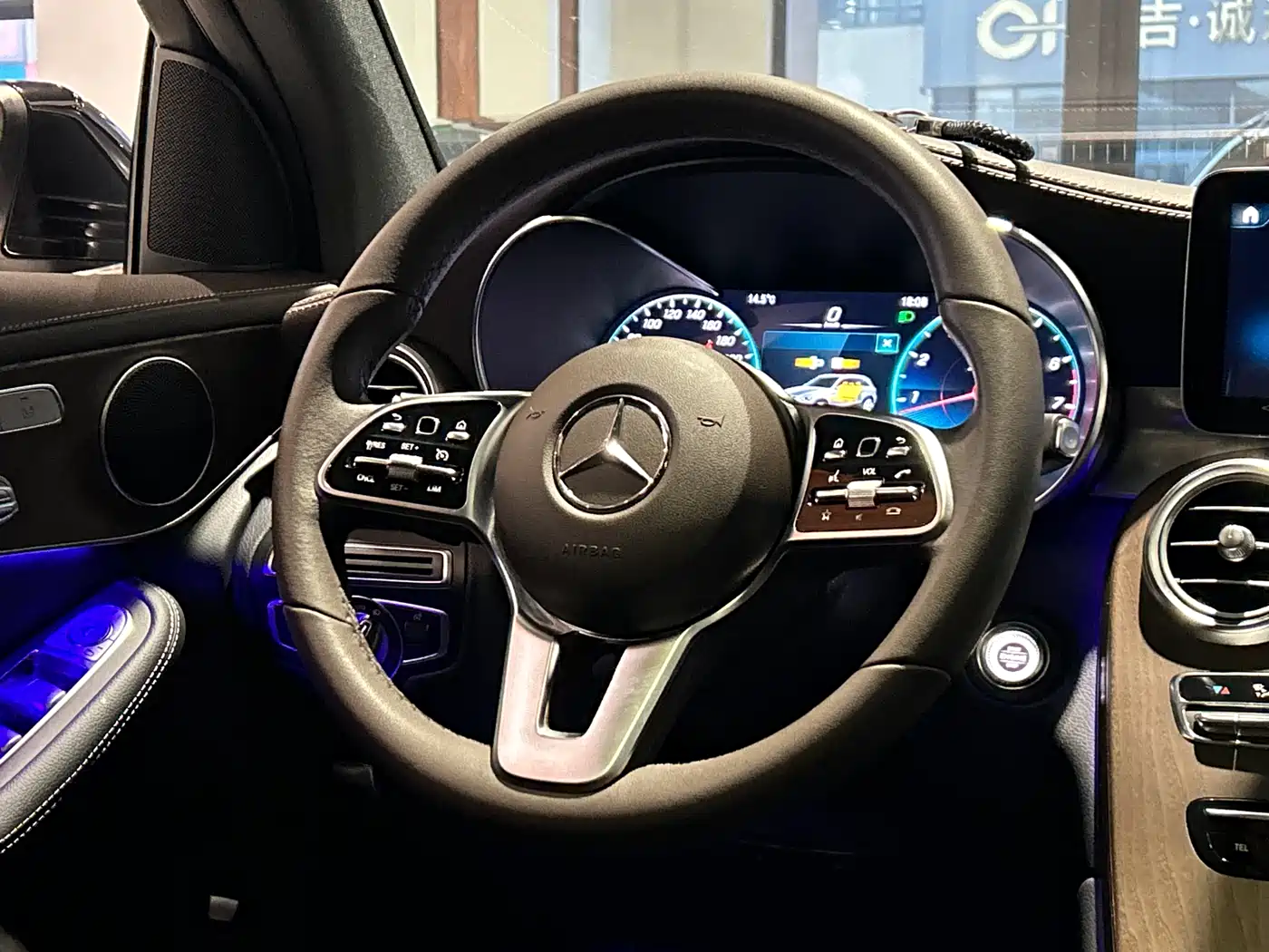 MERCEDES-BENZ GLC