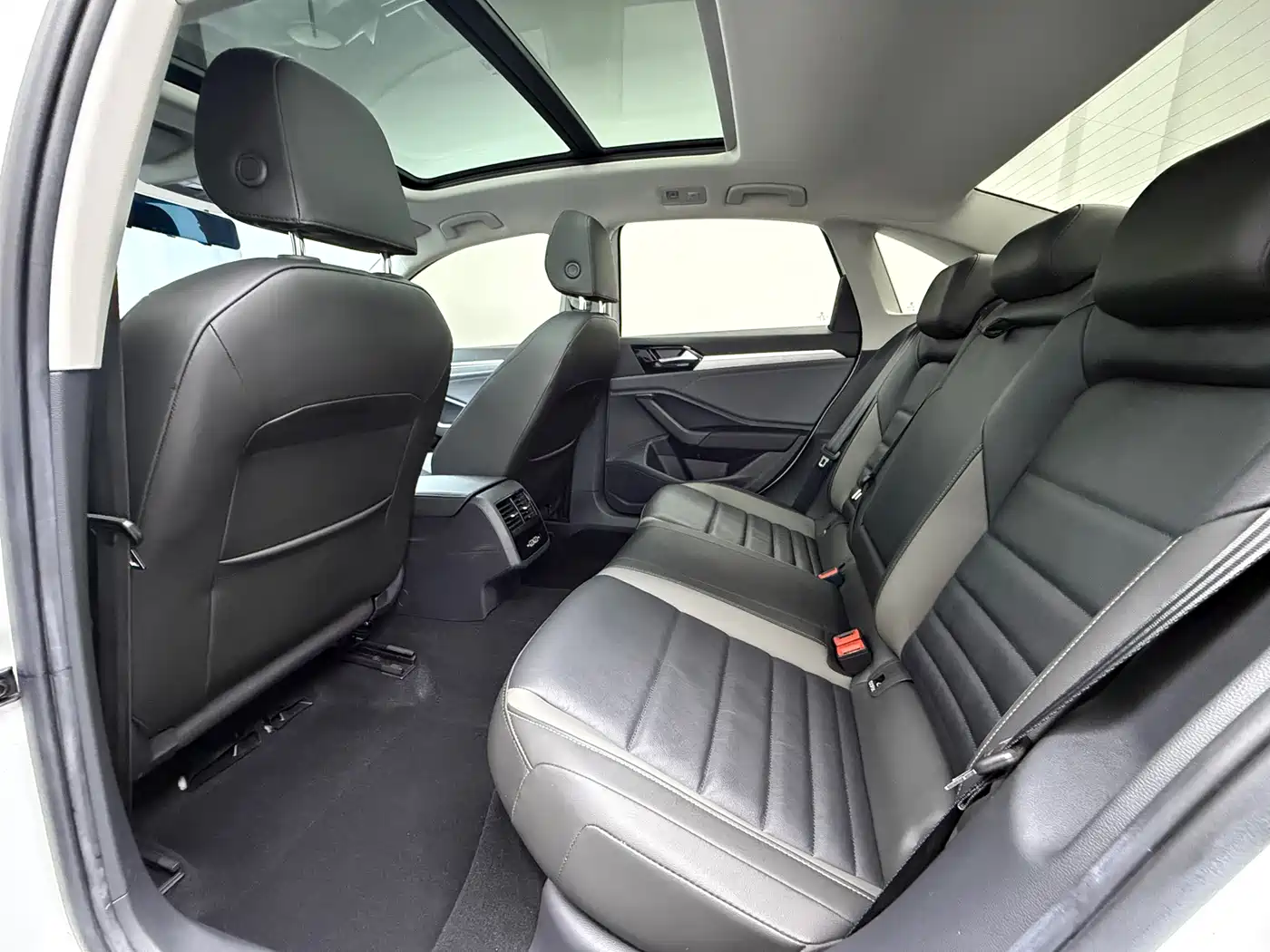 Volkswagen Sagitar 2021 280TSI DSG Surpassing Edition фото 12