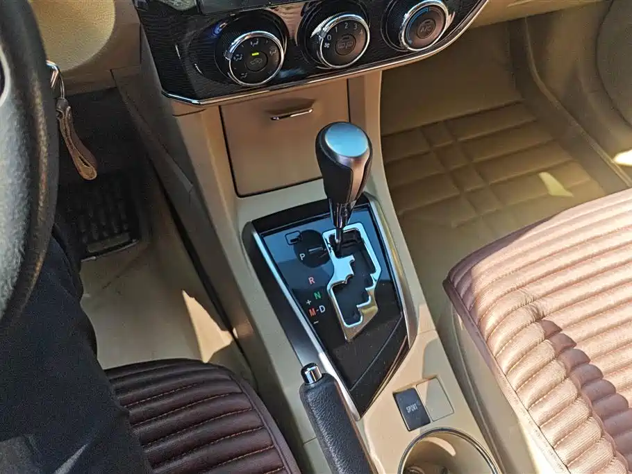 Toyota Corolla 2014 1.6L CVT GL-i фото 16