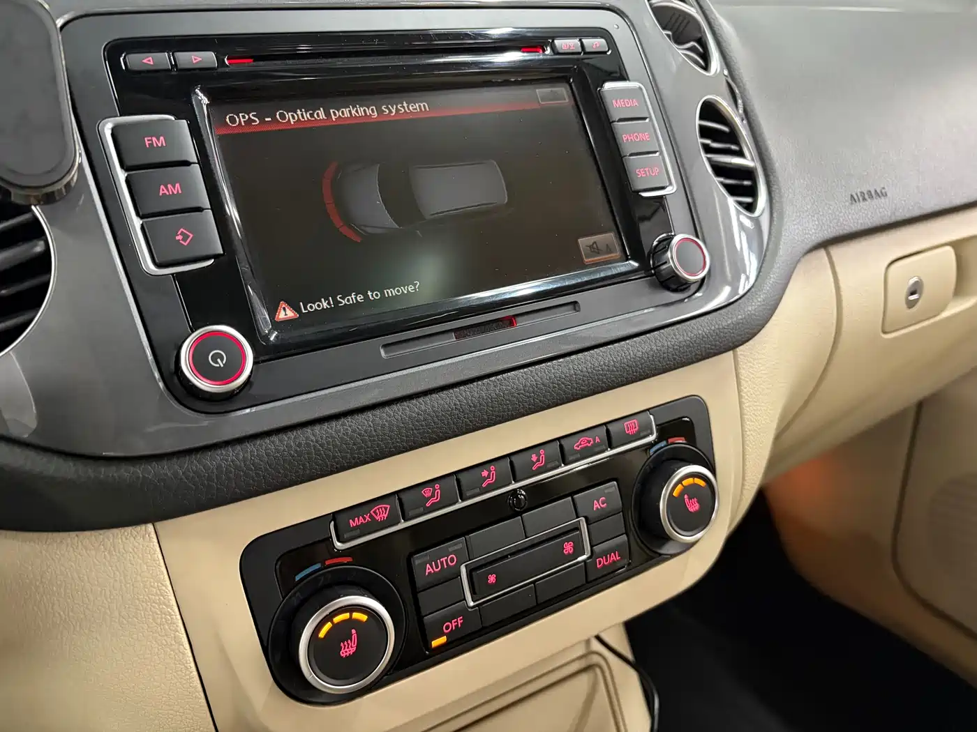 Volkswagen Tiguan 2012 2.0TSI Comfort фото 14