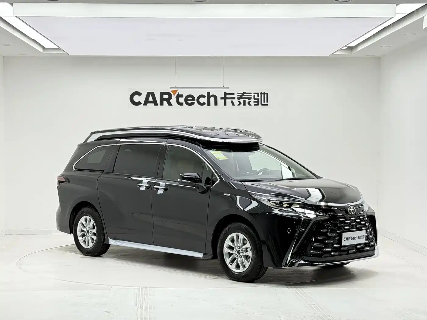 Toyota Granvia 2024 2.5L Hybrid Comfort фото 3