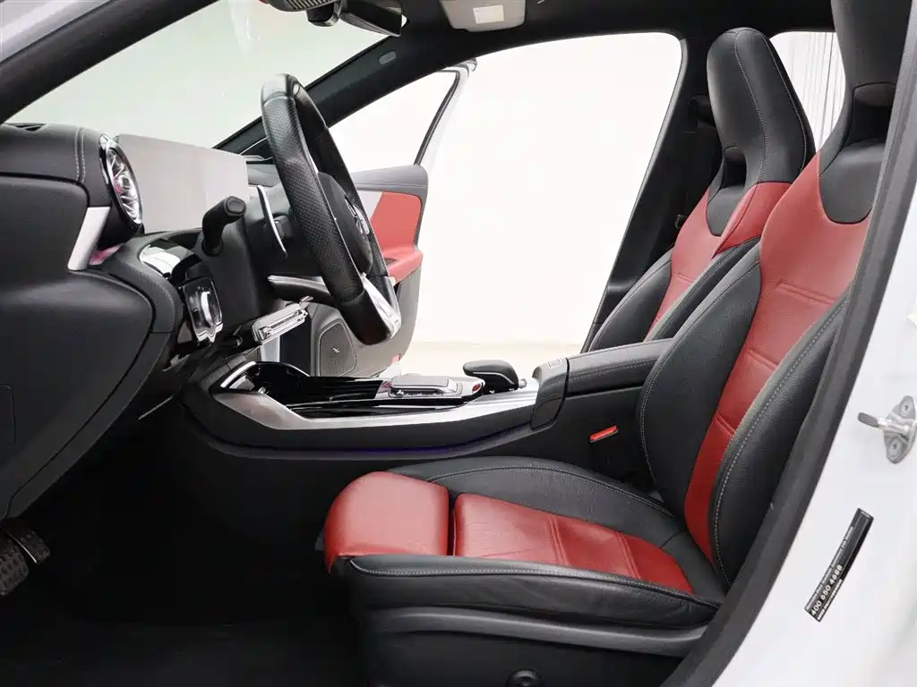 Mercedes-Benz A-Class AMG (Import) 2020 AMG A 35 4MATIC фото 2