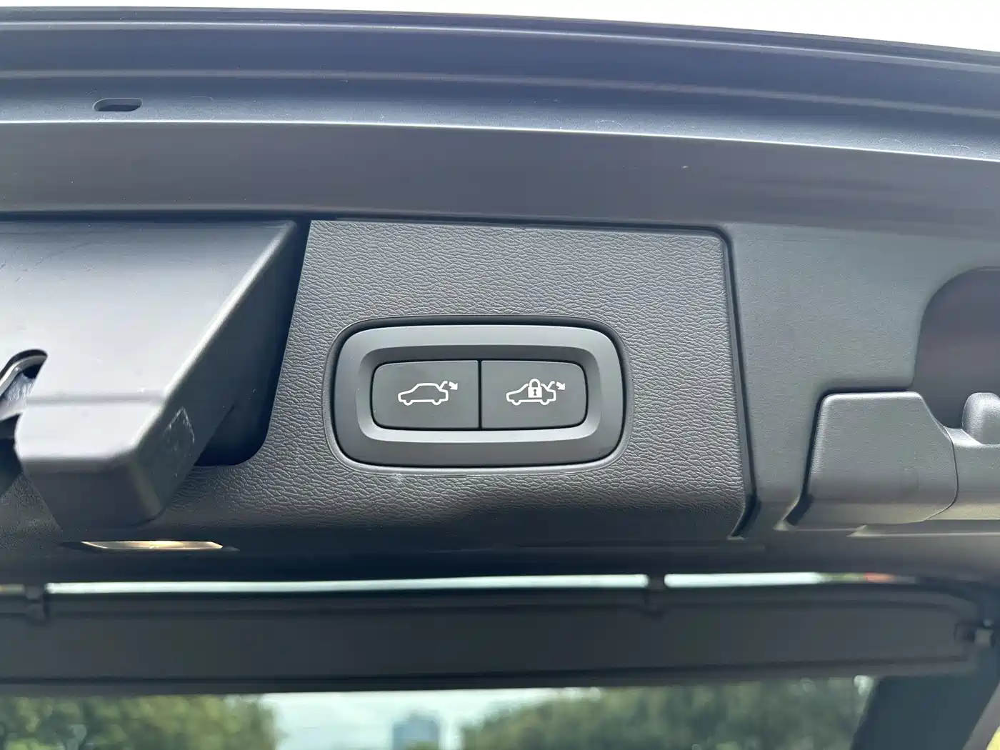 Volvo XC60 Plug-in Hybrid 2025 Plug-in Hybrid Long Range AWD Zhiyuan Polar Night Black Edition фото 9