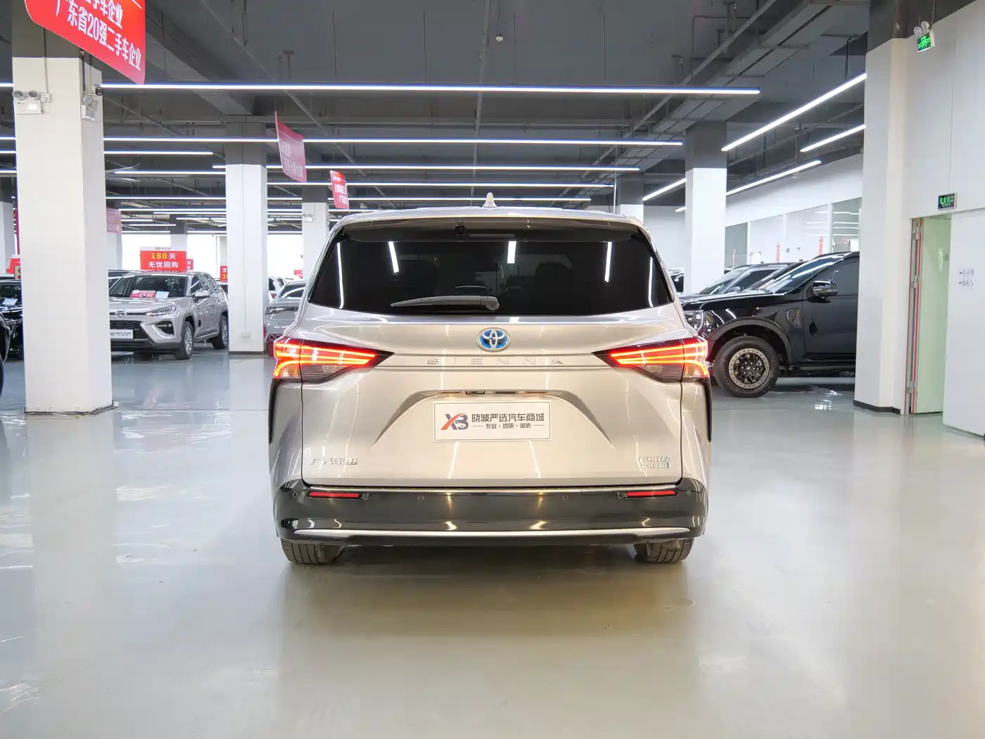 Toyota Sienna 2021 2.5L Hybrid Premium Edition фото 5