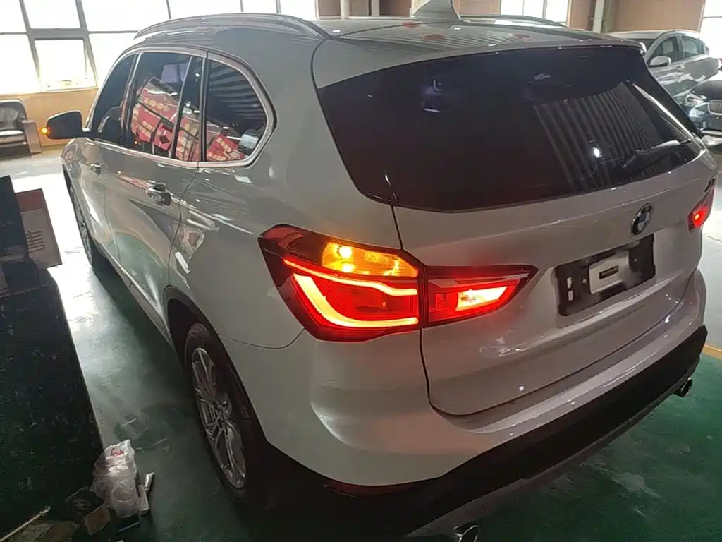 BMW X1 2018 sDrive20Li Leading Model фото 5