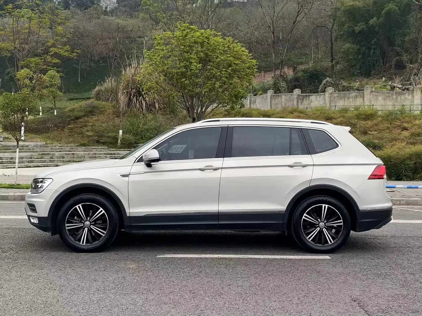 Volkswagen Tiguan L 2019 330TSI Automatic 2WD Panorama Comfort Edition China VI фото 4