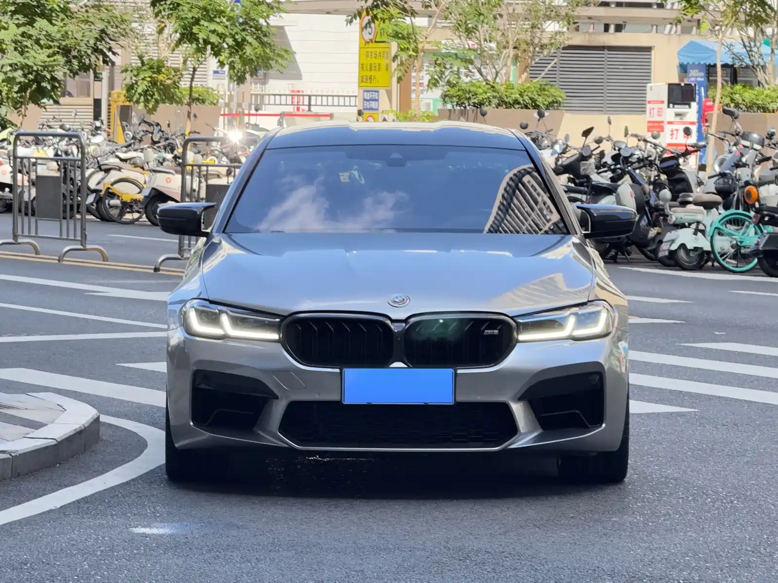 Фото 2 - BMW M5
