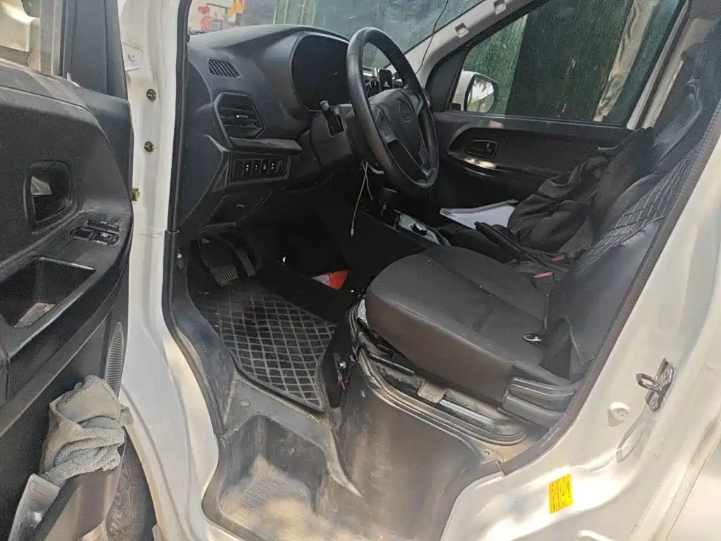 Changan Kaicheng Changan Ruixing EM80 2025 2025 Passenger Version Comfort 6-seater 300km Dual Swing Doors