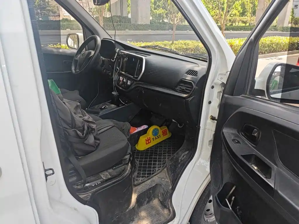 Changan Kaicheng Changan Ruixing EM80 2025 2025 Passenger Version Comfort 6-seater 300km Dual Swing Doors