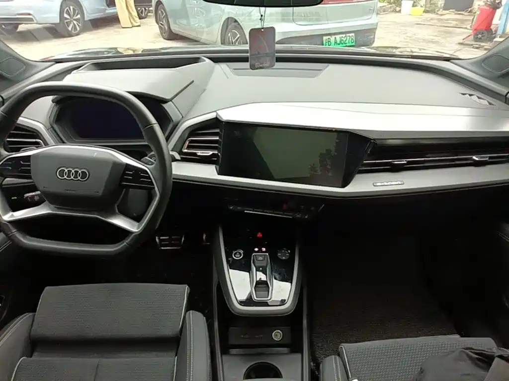 Фото 10 - Audi Q5 e-tron