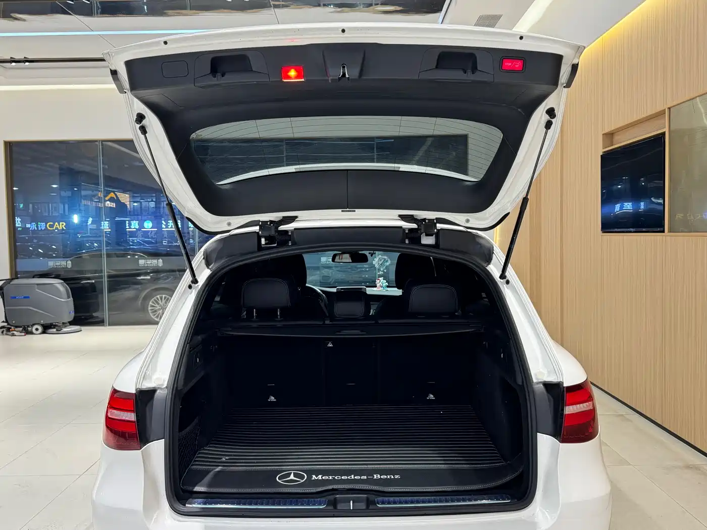 Mercedes-Benz GLC 2019 Model GLC 200 L 4MATIC фото 18