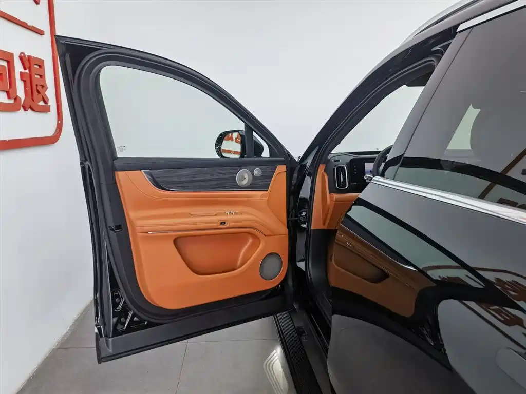 AITO Wenjie AITO M9 2024 Range Extender Ultra 52kWh 6-seater фото 8