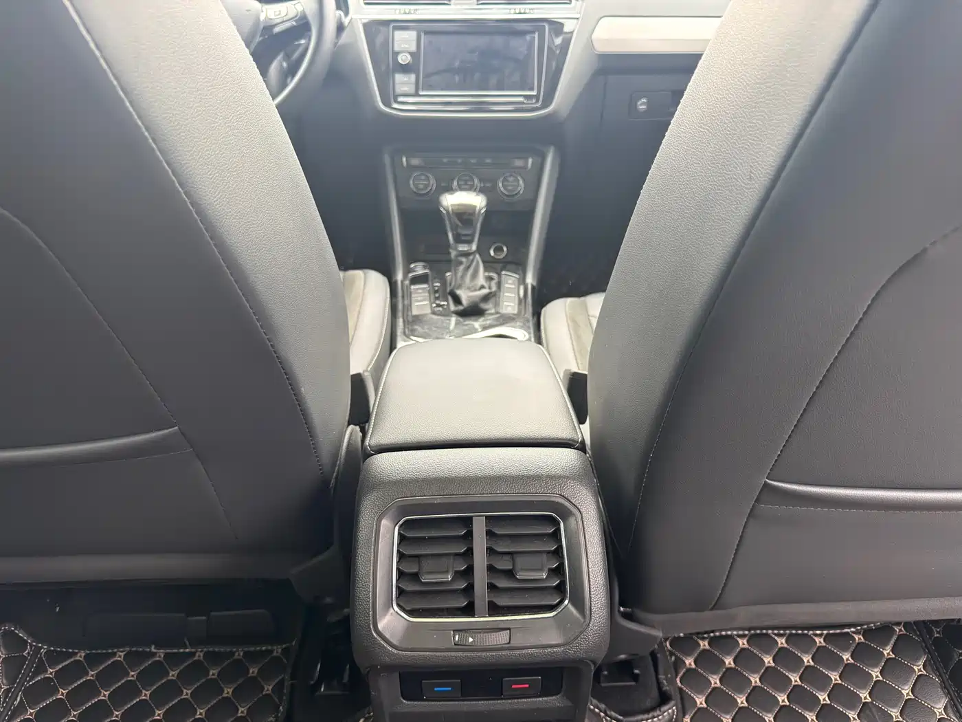 Volkswagen Tiguan L 2019 330TSI Automatic 2WD Smart Luxury Edition China VI фото 9