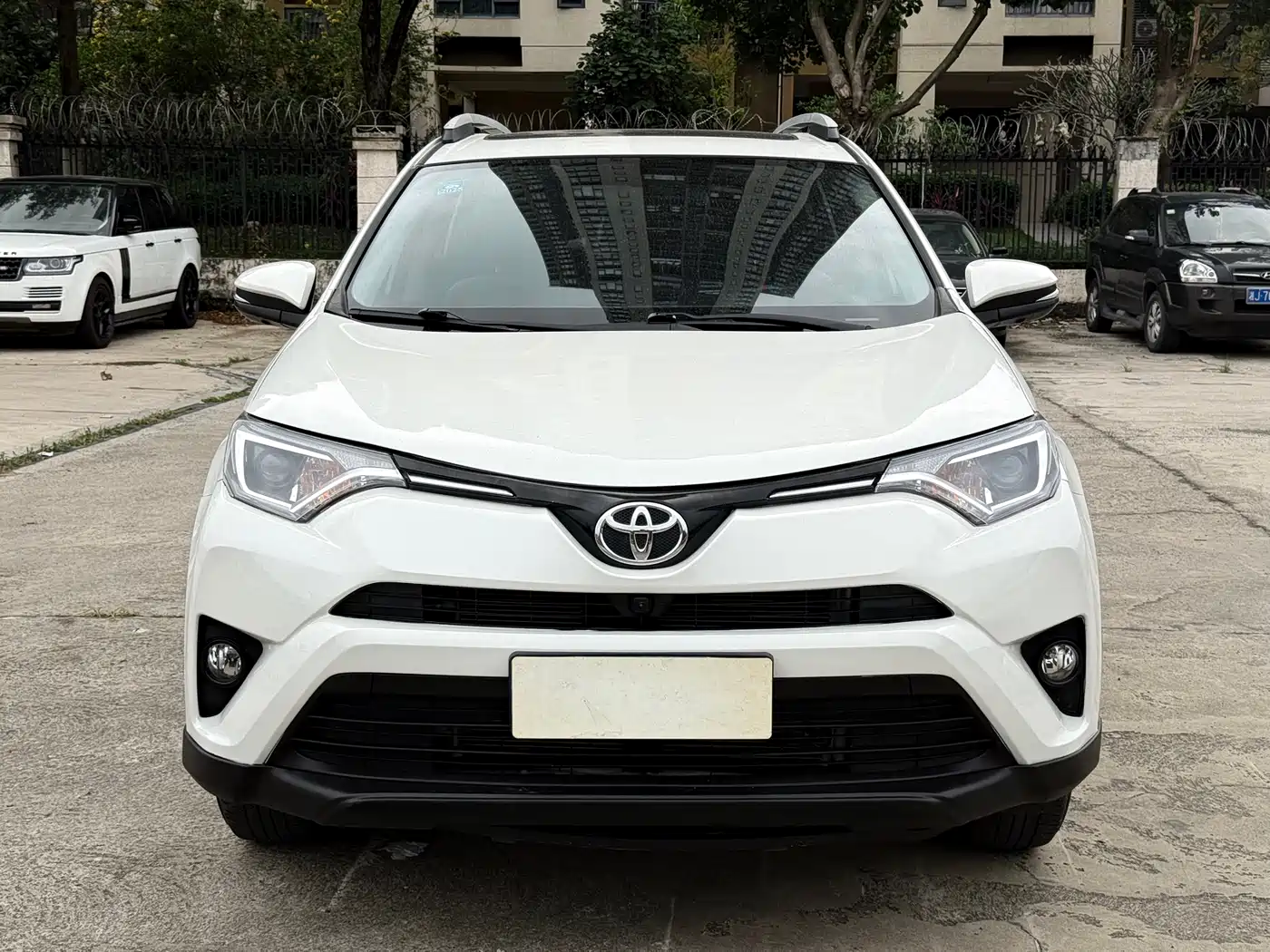 Toyota RAV4 Rongfang 2016 2.0L CVT 2WD Trend (China V) фото 2