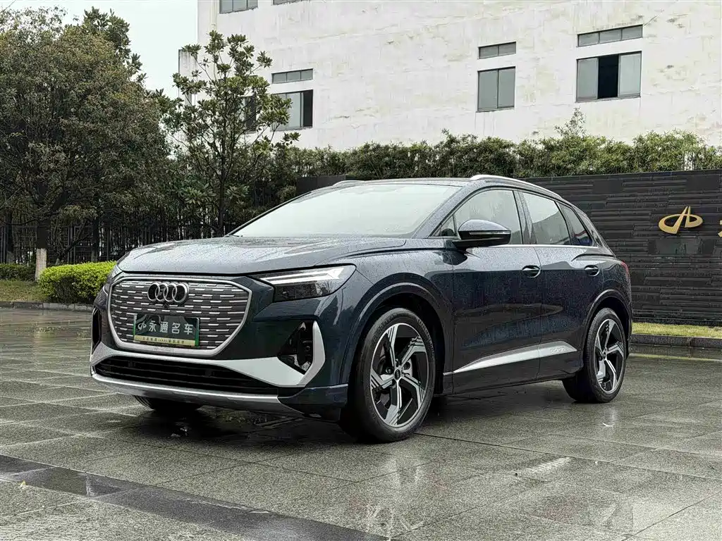 AUDI Q4 E TRON