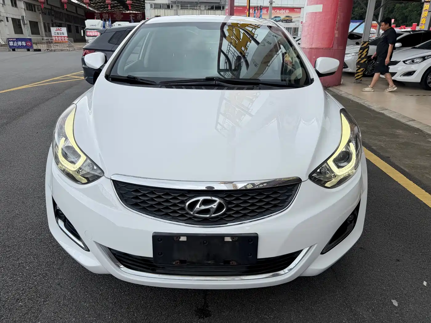 Hyundai Langdong 2016 1.6L Automatic Smart Edition фото 3