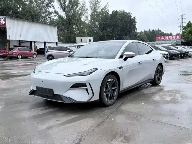  Geely Galaxy Galaxy E8 2024 665km RWD Starship Voyager Edition