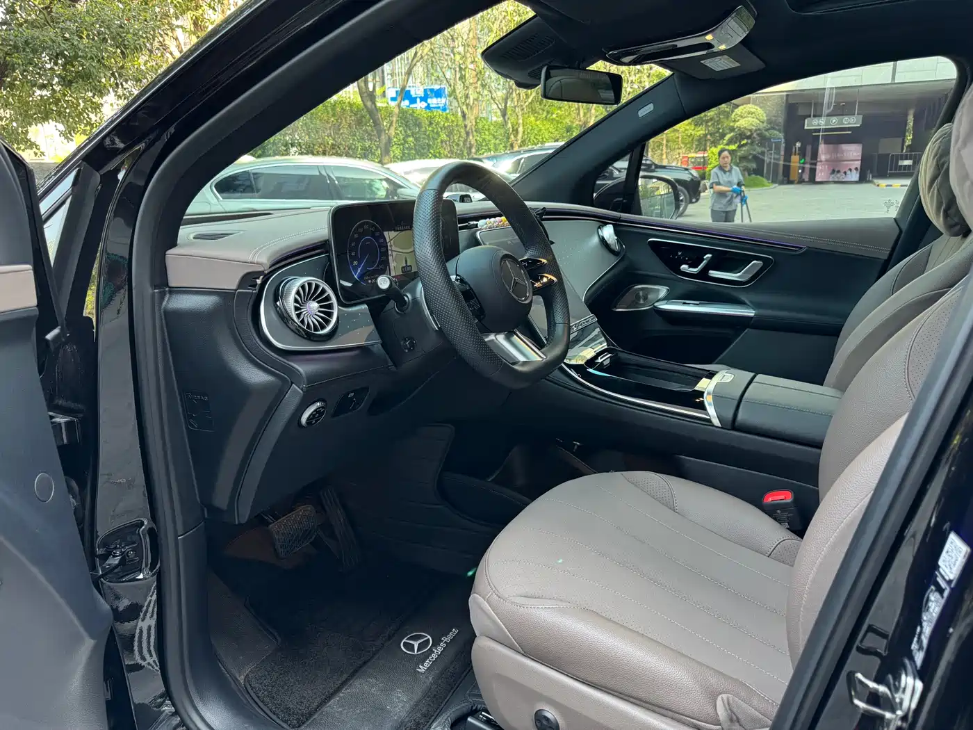 MERCEDES-BENZ EQE SUV