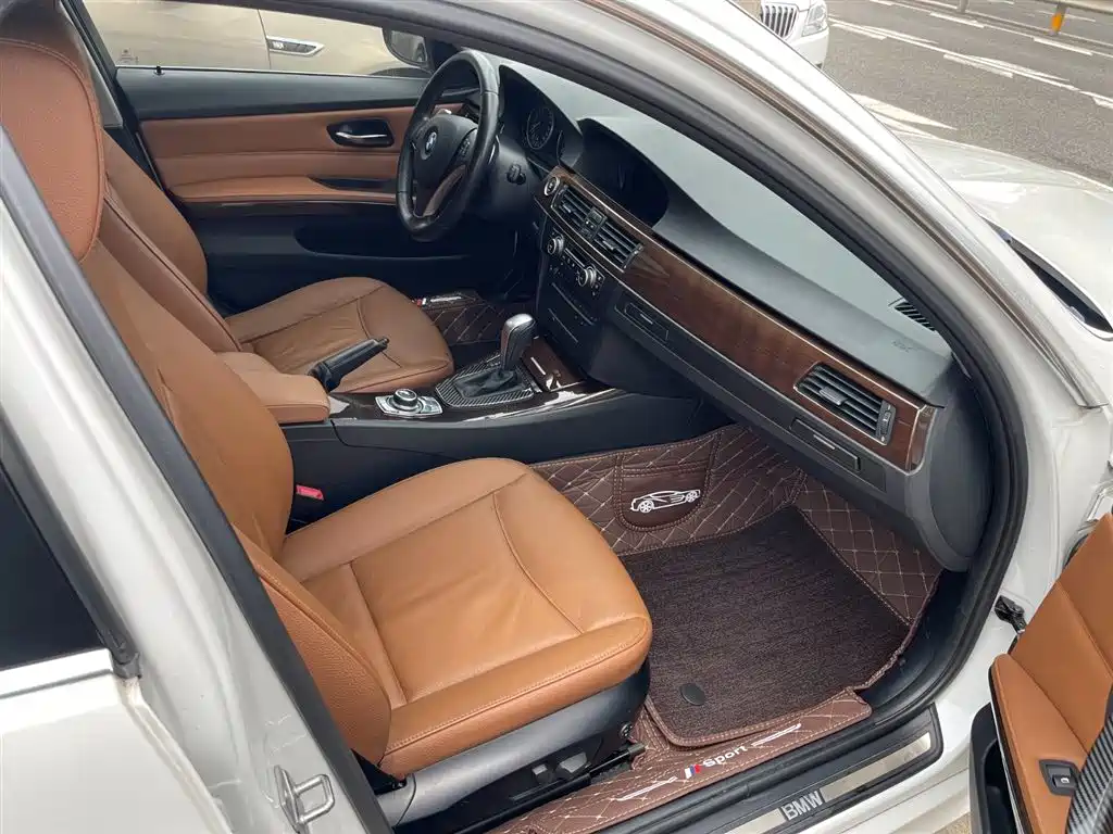 BMW 3 Series (Import) 2010 325i Luxury фото 5