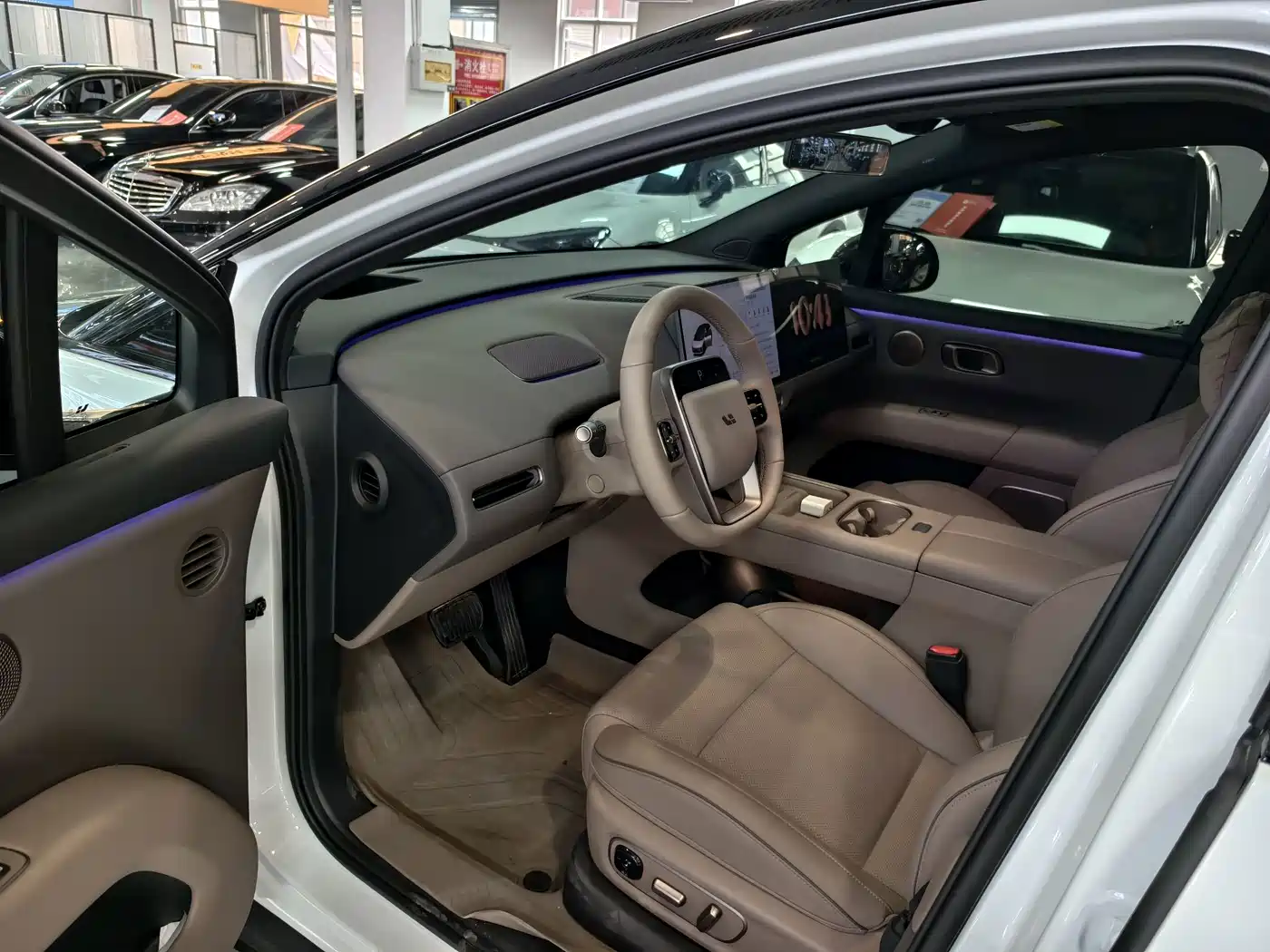Photo 6 - Li Auto i6