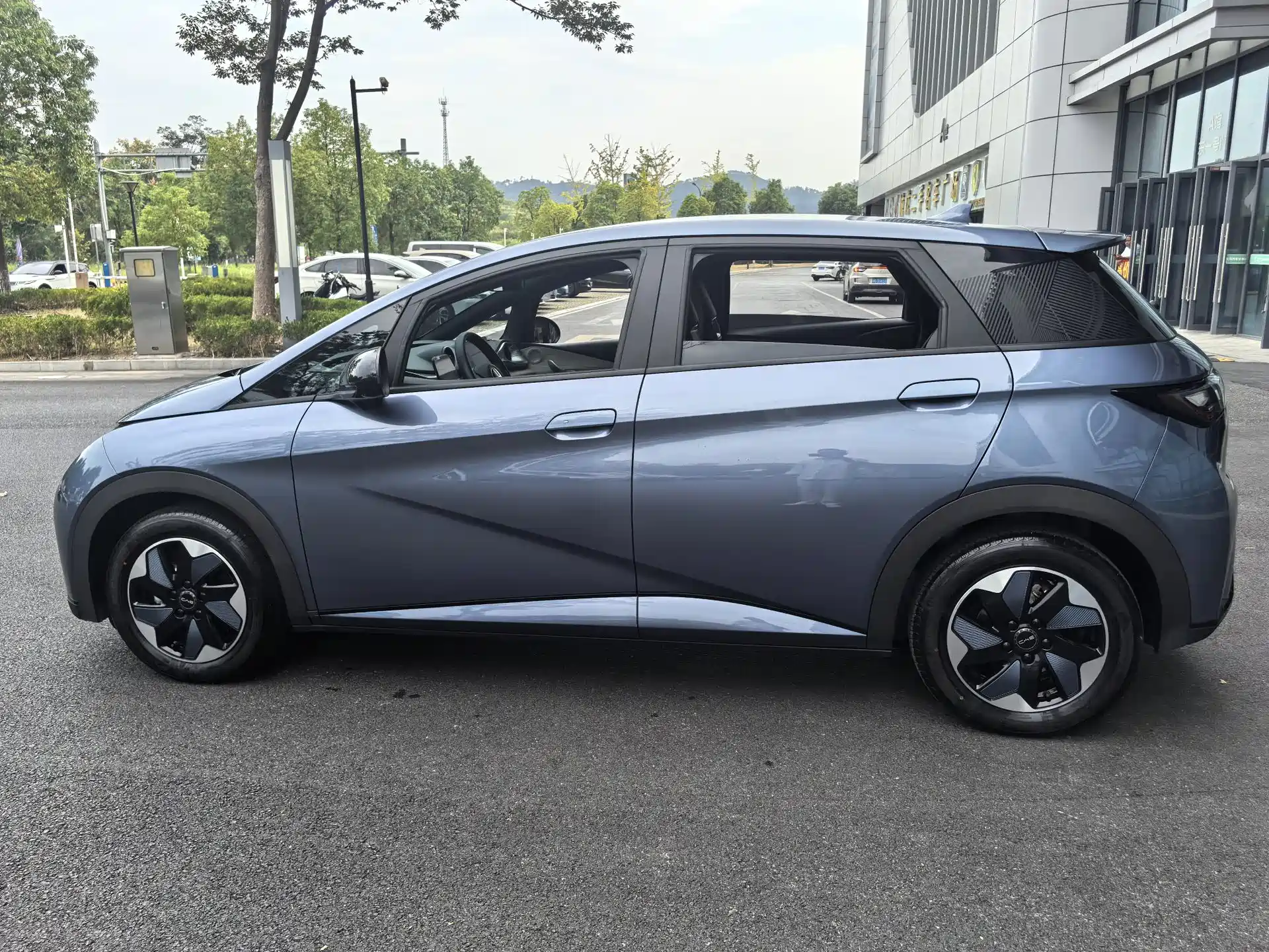 Фото 12 - BYD Dolphin