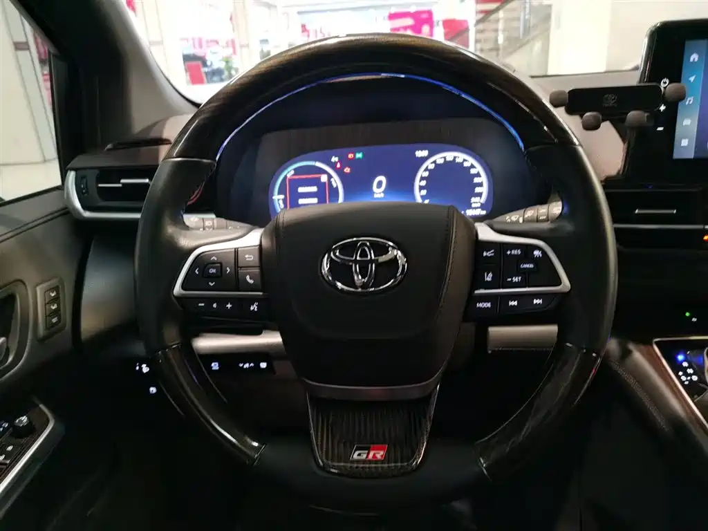 Toyota Granvia 2024 2.5L Hybrid Premium PLUS 4WD Edition фото 10