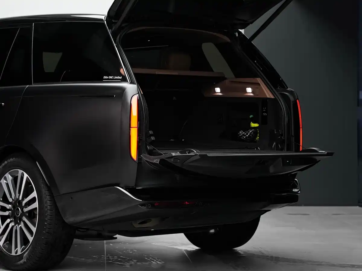 Land Rover Range Rover 2023 3.0 L6 400PS Genesis Extended Version фото 9