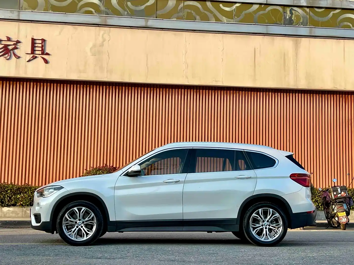 BMW X1 2019 sDrive20Li Leading Model фото 4