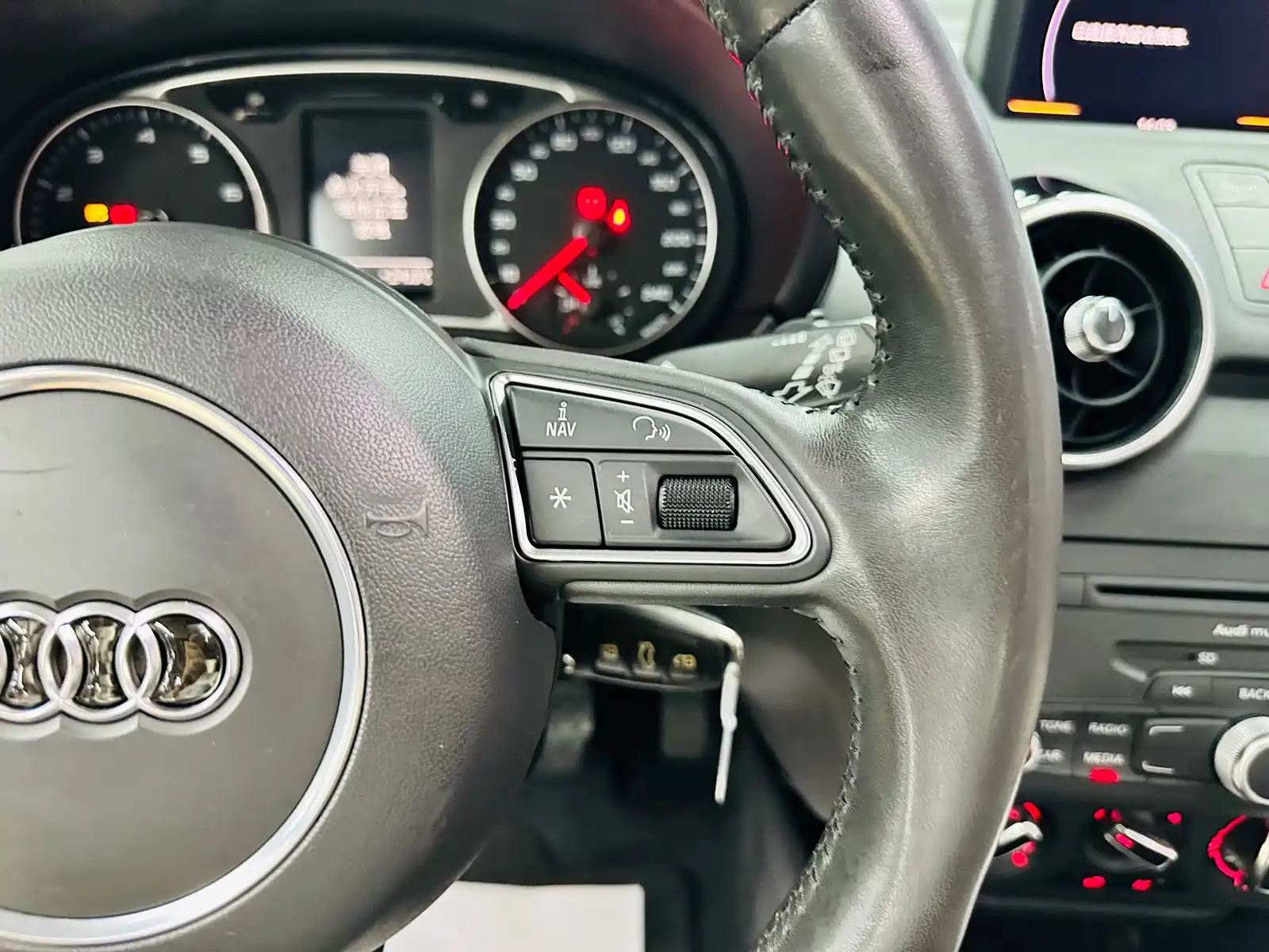 Фото 44 - Audi A1