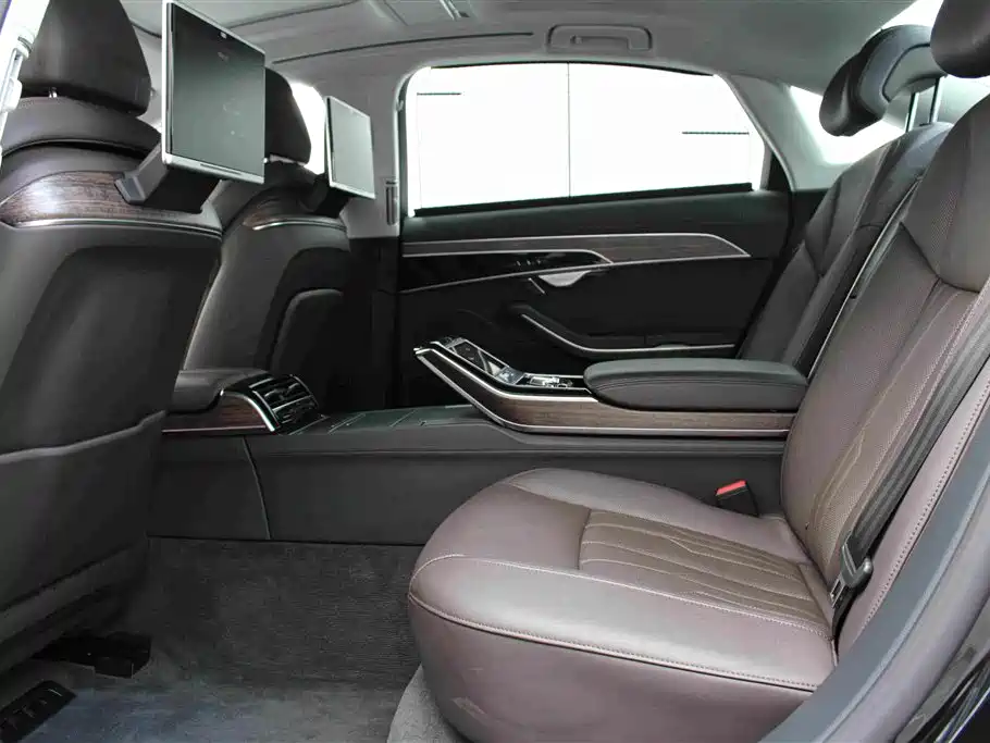 Фото 18 - Audi A8