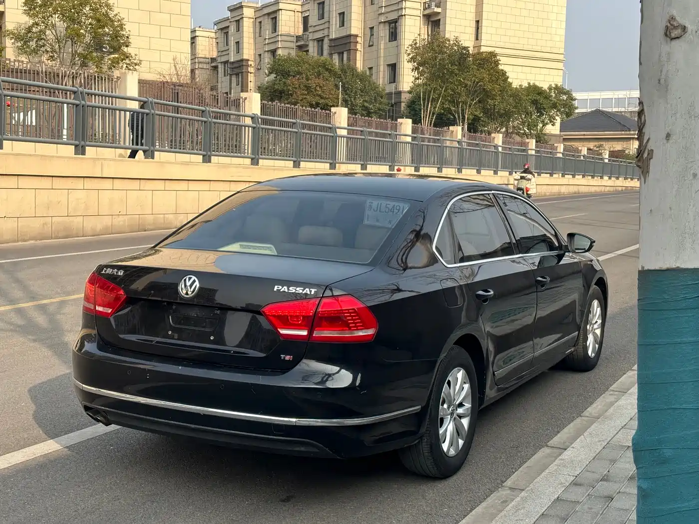 Volkswagen Passat 2014 1.8TSI DSG Luxury Edition фото 6