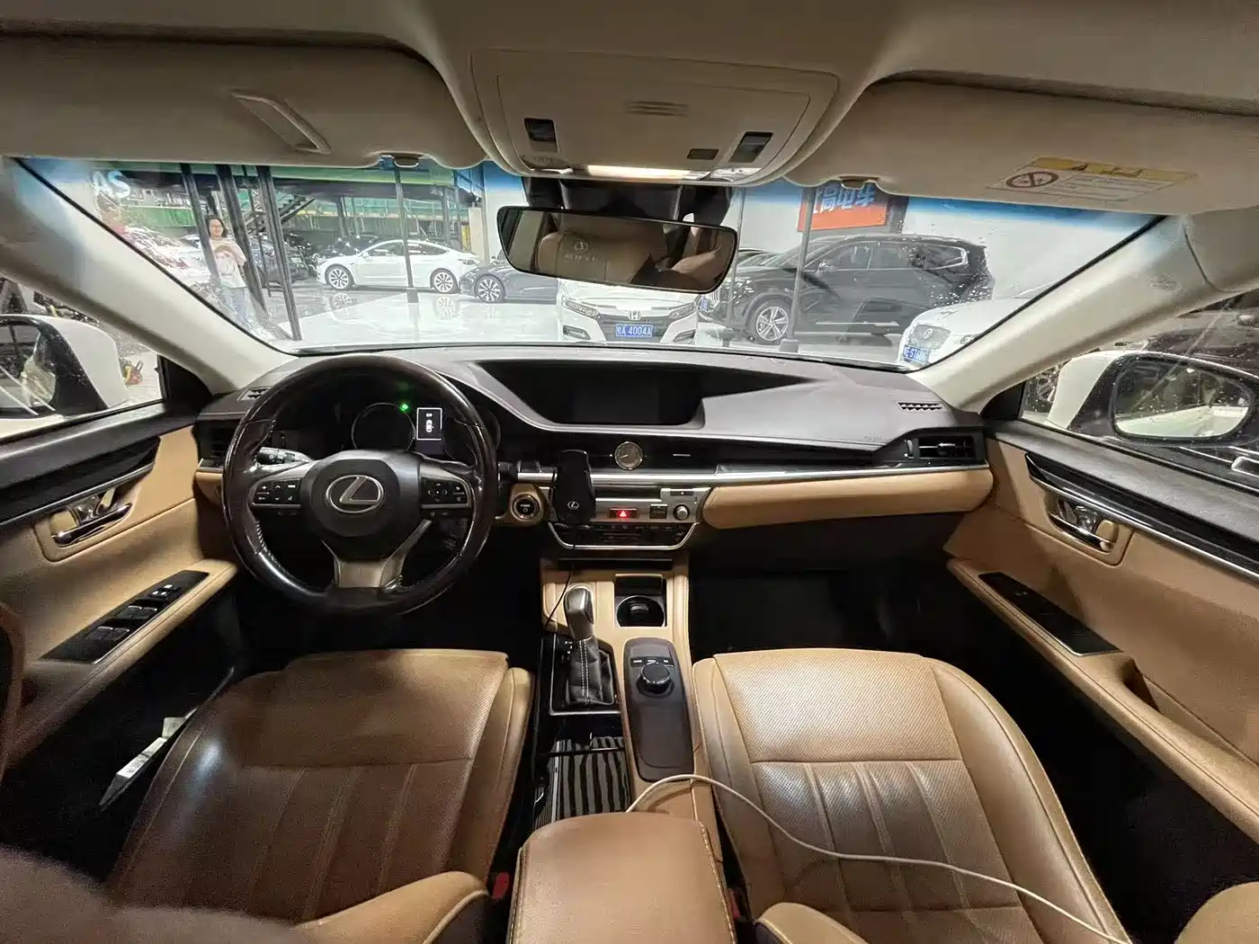 Lexus ES 2017 300h Mark Levinson Comfort Edition фото 5