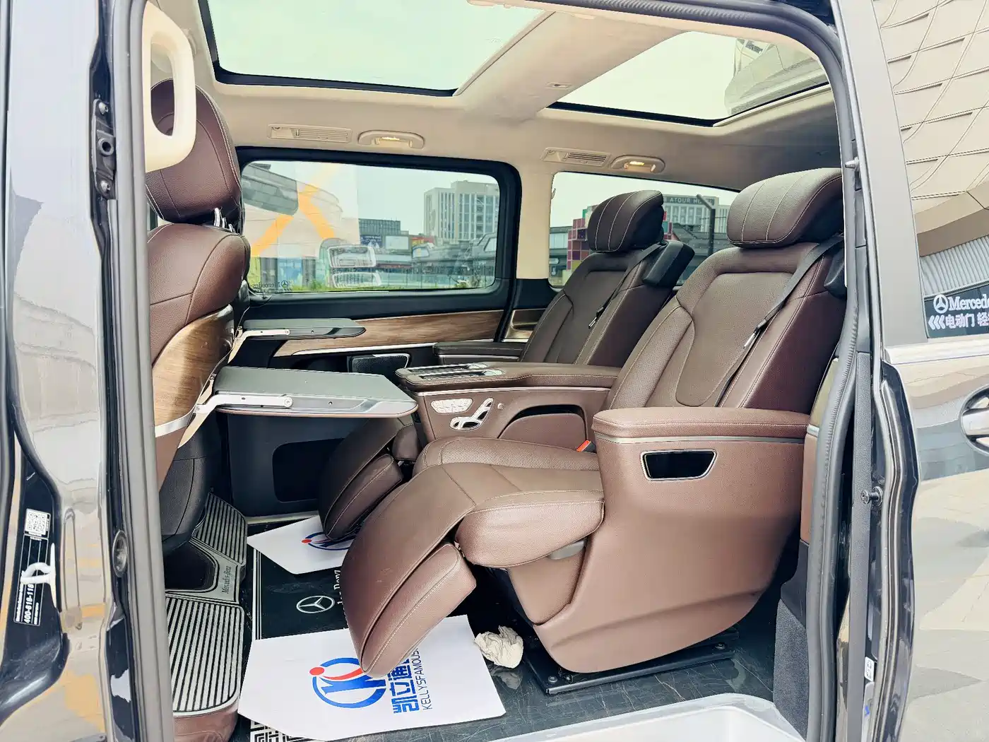Mercedes-Benz V-Class 2021 V 260 L Long Wheelbase Luxury Edition фото 13