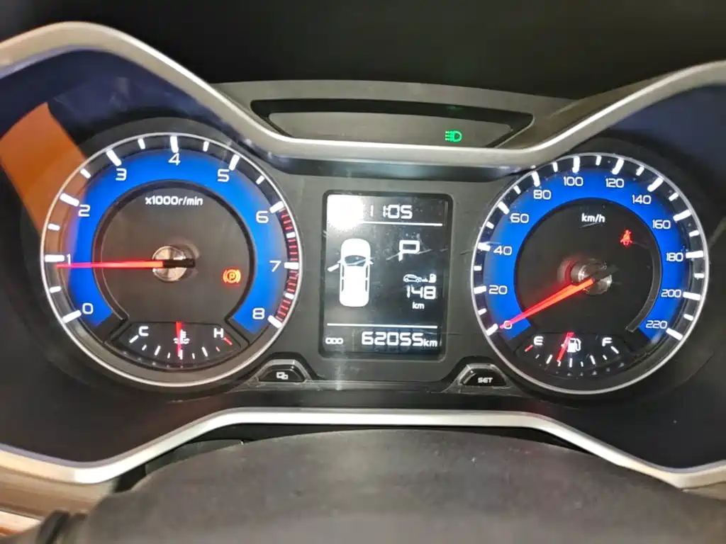 Фото 12 - Geely Vision X3